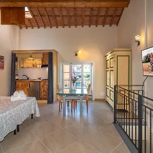  Apartment La Mandolata Dei Poeti Italien